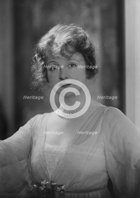 Miss Laura Hope Crews, portrait photograph, 1918 Nov. 8. Creator: Arnold Genthe.