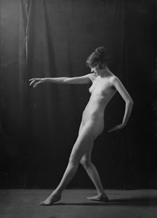 Miss Lina Grossman, portrait photograph, 1918 Dec. 7. Creator: Arnold Genthe
