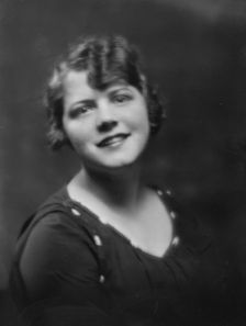 Miss Linden Freeman, portrait photograph, 1918. Creator: Arnold Genthe
