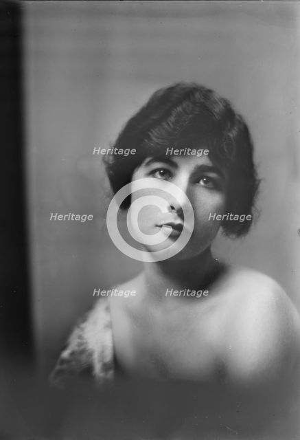 Miss Lindsay Herald, portrait photograph, 1919 Oct. 4. Creator: Arnold Genthe.