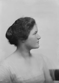 Miss Lisa Stillman, portrait photograph, 1918 Apr. 5. Creator: Arnold Genthe