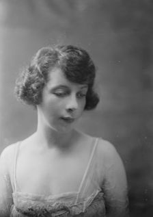 Miss Lorna Mallinson, portrait photograph, 1918 Nov. 15. Creator: Arnold Genthe