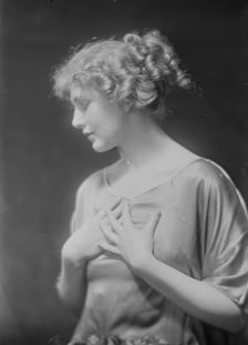 Miss Louise Prussing, portrait photograph, 1918 May 31. Creator: Arnold Genthe