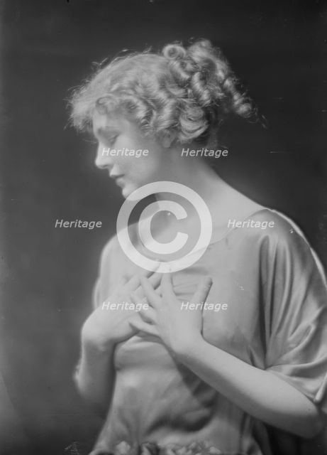 Miss Louise Prussing, portrait photograph, 1918 May 31. Creator: Arnold Genthe.