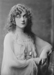 Miss M. Copley, portrait photograph, 1917 Nov. 20. Creator: Arnold Genthe