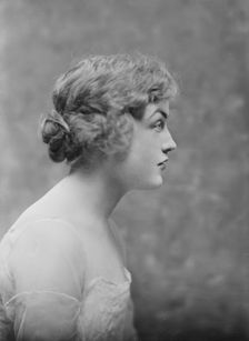 Miss M. Copley, portrait photograph, 1917 Nov. 20. Creator: Arnold Genthe