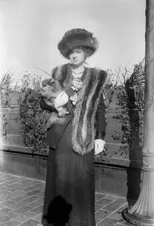 Miss M. Kennedy & "Pomeranian [i.e., Pomeria] Buttercup", 1911. Creator: Bain News Service