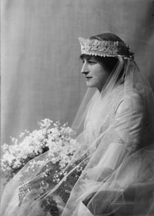 Miss M. Lord, (Mrs. James Kemp), portrait photograph, 1918 Jan. 26. Creator: Arnold Genthe