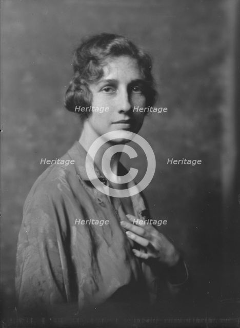 Miss McMahon, portrait photograph, 1917 Dec. 5. Creator: Arnold Genthe.