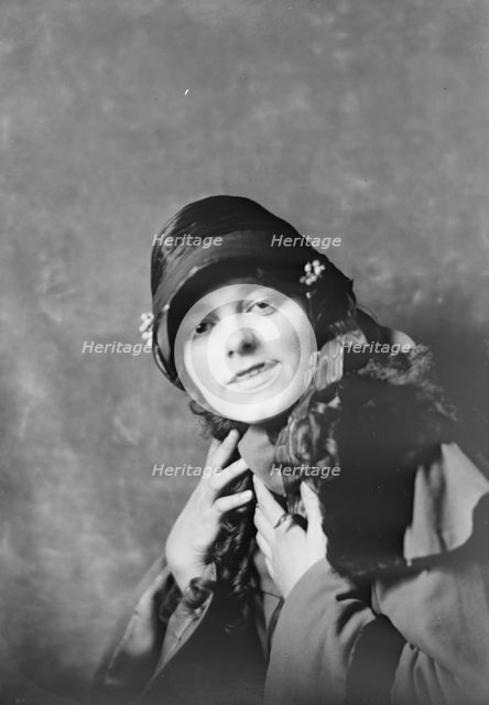 Miss Madrienne La Barre, portrait photograph, 1917 Dec. 1. Creator: Arnold Genthe.