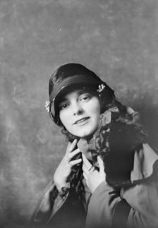 Miss Madrienne La Barre, portrait photograph, 1917 Dec. 1. Creator: Arnold Genthe