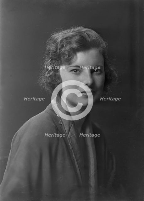 Miss Majorie [sic] Bentley, portrait photograph, 1918 Sept. 10 or 12. Creator: Arnold Genthe.