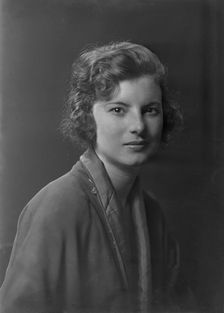 Miss Majorie [sic] Bentley, portrait photograph, 1918 Sept. 10 or 12. Creator: Arnold Genthe