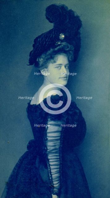 Miss Mary Olmsted(?) Clarke, half-length portrait, standing, facing right, c1903. Creator: Frances Benjamin Johnston.