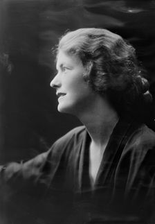 Miss Mary Balfour, portrait photograph, 1919 Aug. 16. Creator: Arnold Genthe