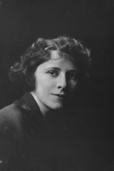 Miss Mary Cunningham, portrait photograph, 1918 Dec. 18. Creator: Arnold Genthe