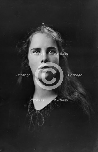 Miss Mary Pillsbury, portrait photograph, 1919 Sept. 29. Creator: Arnold Genthe.