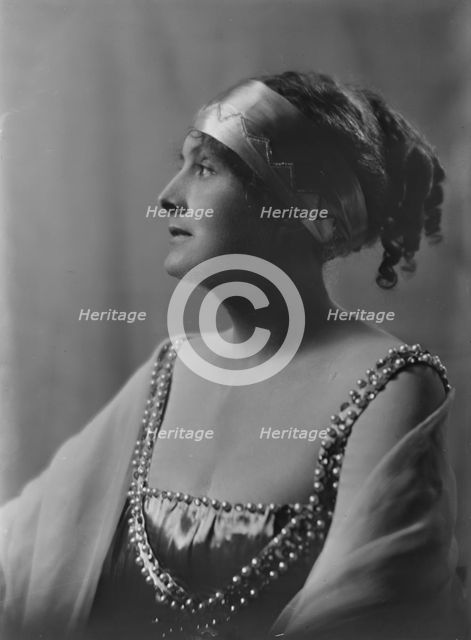 Miss Marcia Van Dresser, portrait photograph, 1919 Oct. 4. Creator: Arnold Genthe.