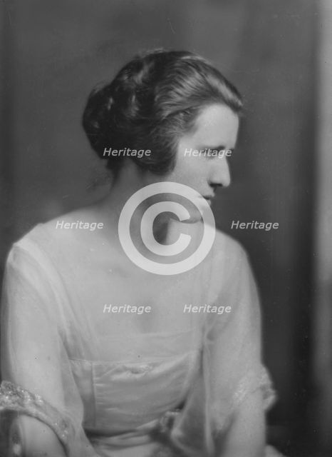 Miss Margaret Fisher, portrait photograph, 1918 Feb. 5. Creator: Arnold Genthe.