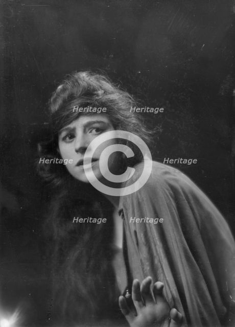 Miss Margaret La Rue, portrait photograph, 1919 May 5. Creator: Arnold Genthe.