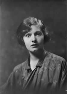 Miss Margaret McKenzie, portrait photograph, 1919 Sept. 24. Creator: Arnold Genthe