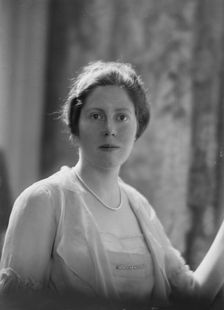 Miss Margaret Payson, portrait photograph, 1918 Mar. 16. Creator: Arnold Genthe