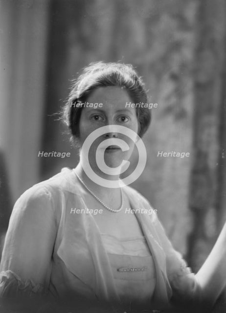 Miss Margaret Payson, portrait photograph, 1918 Mar. 16. Creator: Arnold Genthe.