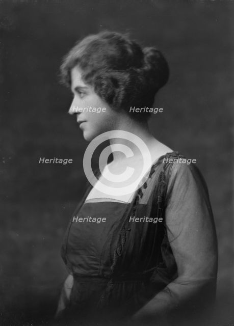 Miss Margaret Seligman, portrait photograph, 1917 Dec. 7. Creator: Arnold Genthe.