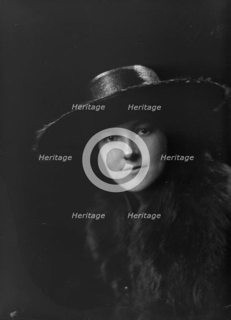 Miss Marianne Dozies, portrait photograph, 1919 Apr. 8. Creator: Arnold Genthe.
