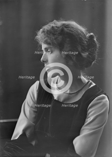 Miss Marie Goff, portrait photograph, 1918 Sept. 16. Creator: Arnold Genthe.
