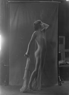 Miss Marie Goff, portrait photograph, 1918 Sept. 16. Creator: Arnold Genthe