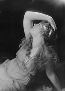 Miss Marion Davies, portrait photograph, 1919 June 14. Creator: Arnold Genthe