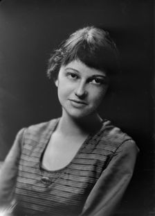 Miss Marion Wiser, portrait photograph, 1919 May 26. Creator: Arnold Genthe