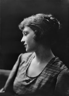Miss Marion Wiser, portrait photograph, 1919 May 26. Creator: Arnold Genthe