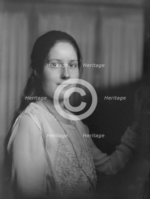 Miss Marion Tully, (Babcock), portrait photograph, 1918 Mar. 12. Creator: Arnold Genthe.