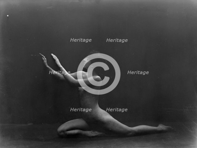Miss Mario, portrait photograph, 1919 Aug. 21. Creator: Arnold Genthe.