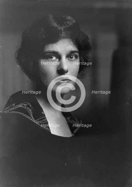 Miss Mosgraze or Morgraves, portrait photograph, 1917 Nov. 24. Creator: Arnold Genthe.