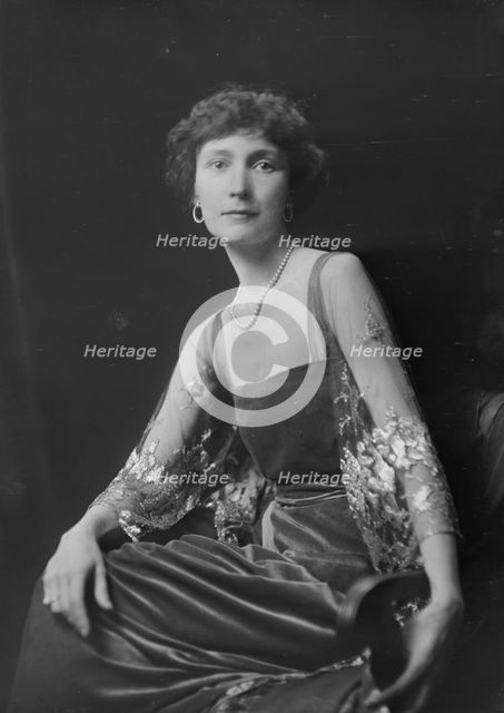Miss N.C. Potter, portrait photograph, 1918 Nov. 22. Creator: Arnold Genthe.