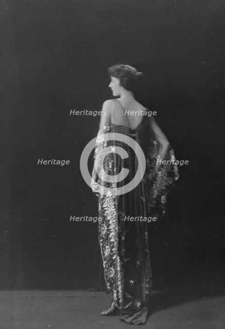 Miss N.C. Potter, portrait photograph, 1918 Nov. 22. Creator: Arnold Genthe.