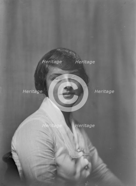Miss Noyes, portrait photograph, 1919 Sept. 23. Creator: Arnold Genthe.