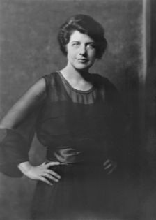 Miss Olive Wyndham, portrait photograph, between 1918 and 1921. Creator: Arnold Genthe