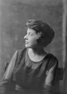 Miss Olive Wyndham, portrait photograph, between 1918 and 1921. Creator: Arnold Genthe