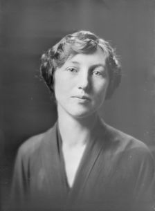 Miss Olson, portrait photograph, 1918 July 2. Creator: Arnold Genthe