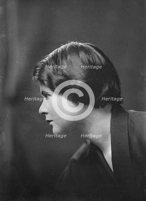 Miss Pollitzer, portrait photograph, 1918 or 1919. Creator: Arnold Genthe.