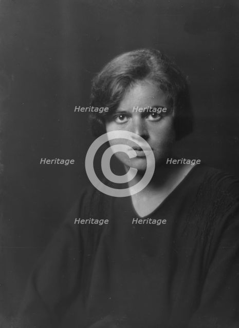 Miss Pollitzer, portrait photograph, 1918 Sept. 24. Creator: Arnold Genthe.