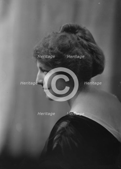 Miss Rachel Harris, portrait photograph, 1919 Mar. 3. Creator: Arnold Genthe.