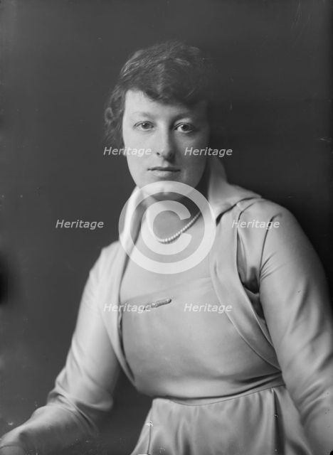 Miss Rena Maitland, portrait photograph, 1918 Dec. 5. Creator: Arnold Genthe.