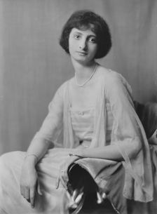 Miss Renee Schmoll, portrait photograph, 1919 Apr. 7. Creator: Arnold Genthe