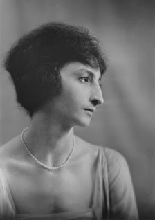 Miss Renee Schmoll, portrait photograph, 1919 Apr. 7. Creator: Arnold Genthe