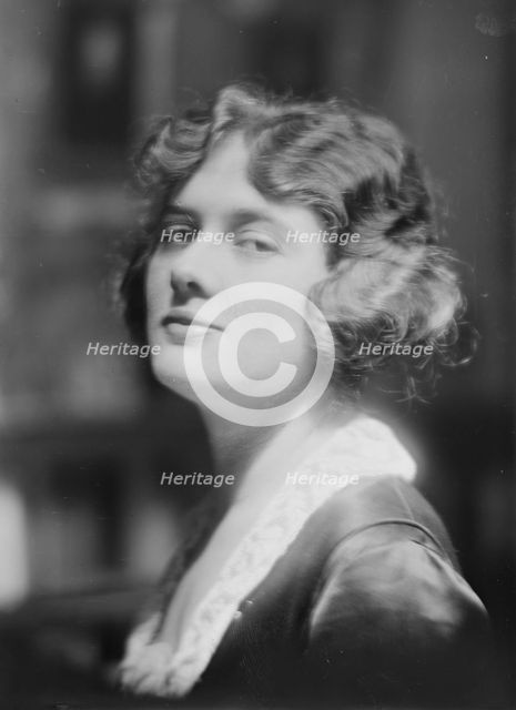Miss Reutte, portrait photograph, not before 1918 May. Creator: Arnold Genthe.